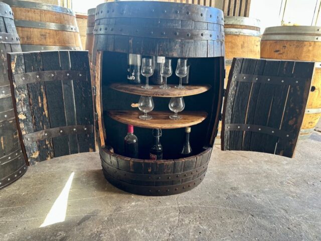 Barskab af halv whiskytønde